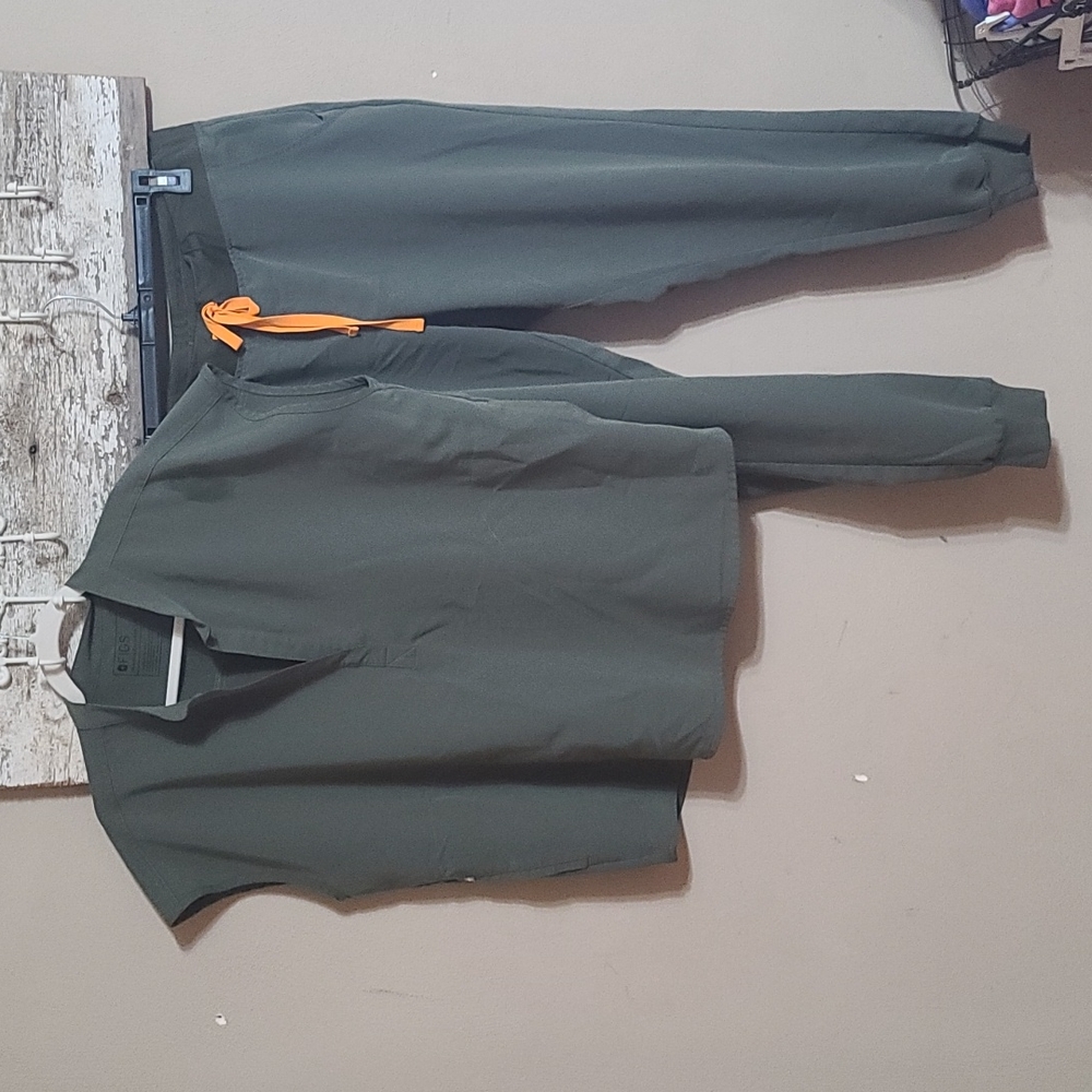 1 pair FIGS technical collection scrubs bonsai pants, the top has been sold.